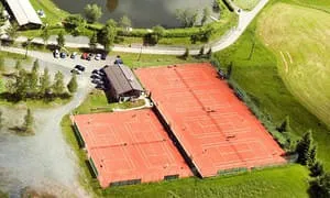 Giocare-a-tennis-in-Tirolo
